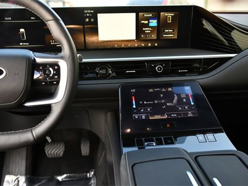 Used 2025 INFINITI QX80 Luxe image 11