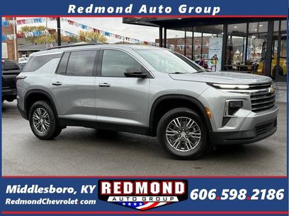 Used 2025 Chevrolet Traverse LT