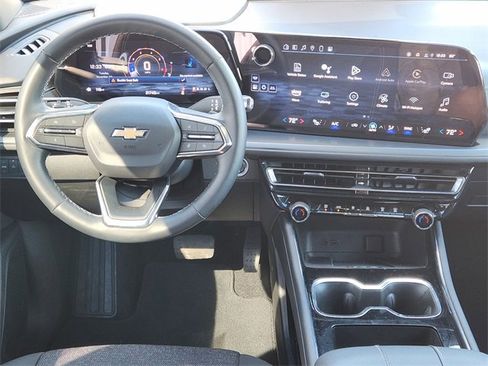 Used 2025 Chevrolet Traverse LT image 25