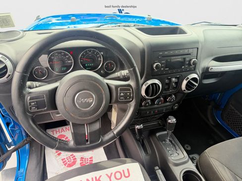 Used 2015 Jeep Wrangler Unlimited Sahara AWD/4WD image 14