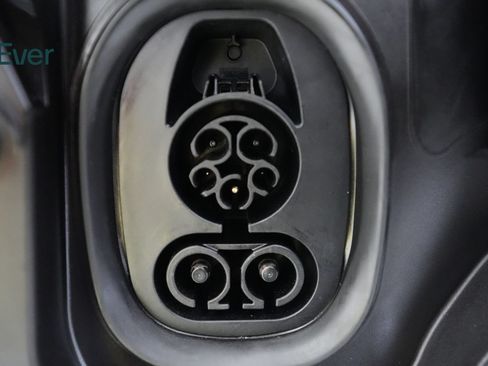 Used 2025 Volkswagen ID. Buzz Pro S RWD image 10