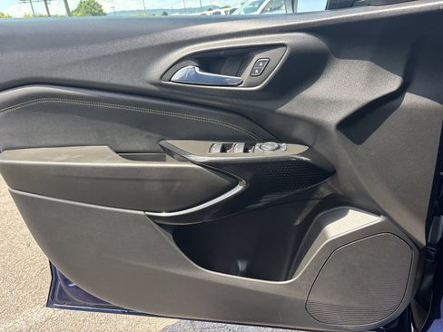 Used 2024 Chevrolet Trax LT w/ Sunroof Package FWD image 19