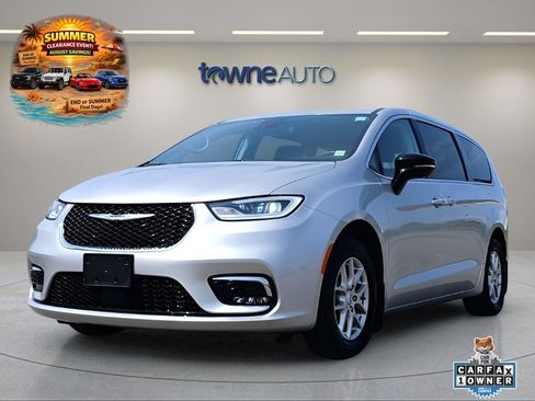 Used 2024 Chrysler Pacifica Touring-L FWD image 1