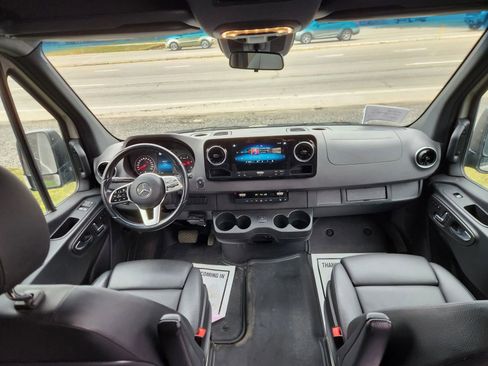 Used 2023 Mercedes-Benz Sprinter 2500 image 14