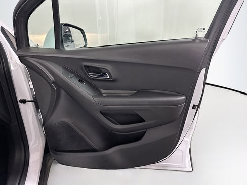 Used 2020 Chevrolet Trax LT w/ Driver Confidence Package image 30