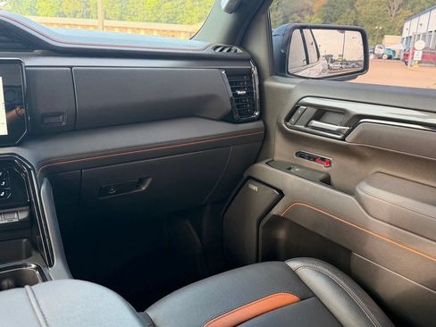 Used 2025 GMC Sierra 1500 AT4 w/ AT4 Premium Package AWD/4WD image 32