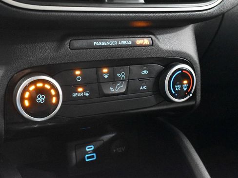 Used 2022 Ford Escape SE image 17