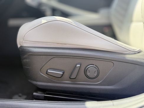 Used 2025 Hyundai Elantra Limited FWD image 22