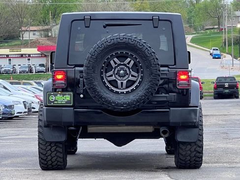 Used 2017 Jeep Wrangler Unlimited Sahara AWD/4WD image 6