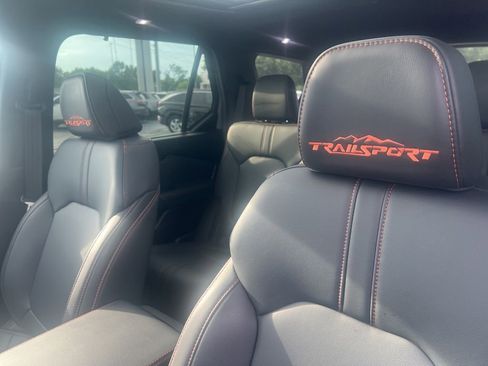 Used 2025 Honda Pilot TrailSport image 11