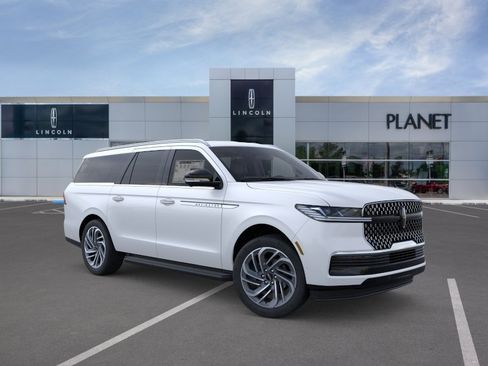 New 2026 Lincoln Navigator L Premier AWD/4WD image 7
