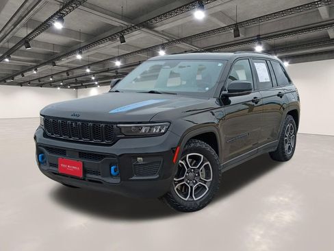 Used 2024 Jeep Grand Cherokee Trailhawk AWD/4WD image 1