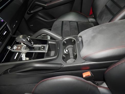Used 2021 Porsche Cayenne GTS AWD/4WD image 18