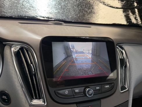 Used 2017 Chevrolet Malibu LT FWD image 16