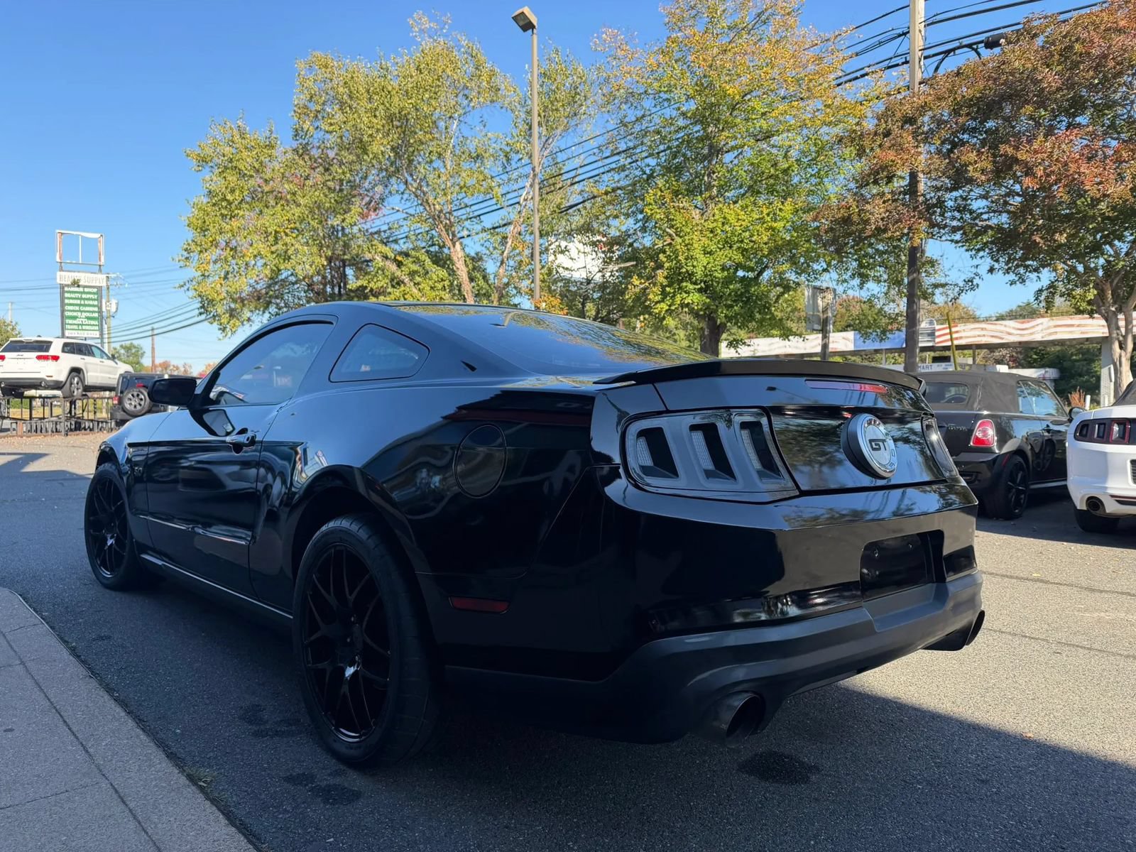 Used 2011 Ford Mustang GT RWD image 4