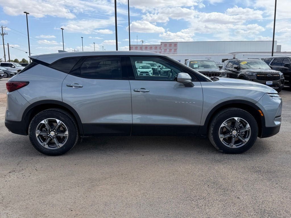Used 2025 Chevrolet Blazer LT FWD image 5