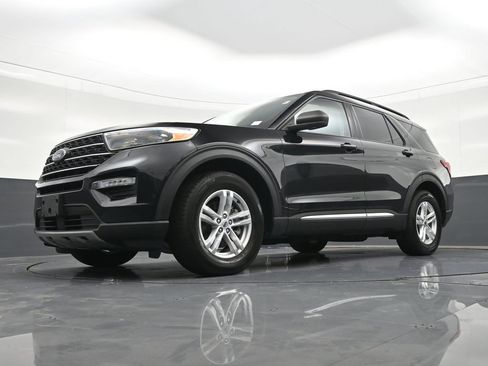 Used 2024 Ford Explorer XLT w/ Equipment Group 202A RWD image 25