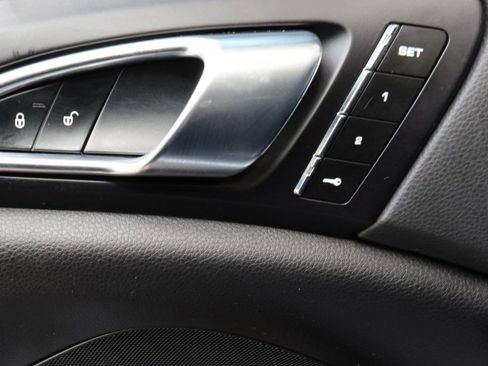 Used 2018 Porsche Cayenne Platinum Edition image 26