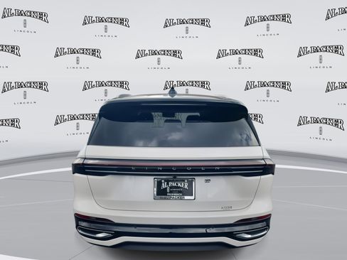 New 2026 Lincoln Nautilus Reserve image 4