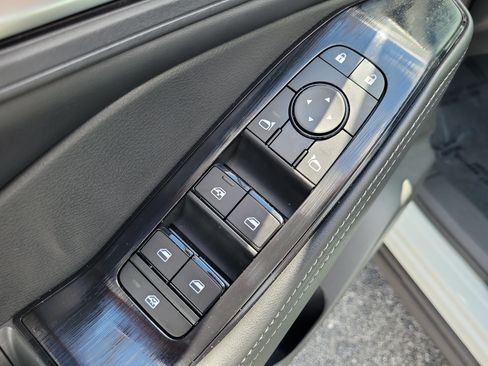Certified 2025 Nissan Rogue SV FWD image 11