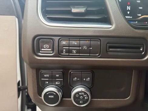 Used 2023 GMC Yukon XL SLT w/ SLT Premium Package AWD/4WD image 23