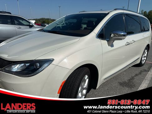 Used 2019 Chrysler Pacifica Limited w/ Advanced Safetytec Group FWD image 1