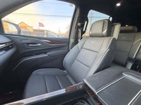 Used 2023 Cadillac Escalade Premium Luxury image 12