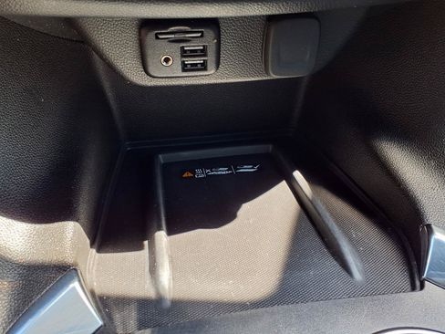 Used 2023 Chevrolet Traverse RS FWD image 8