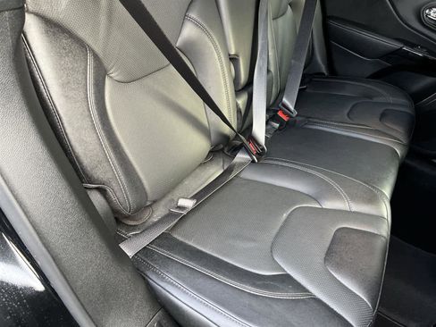 Used 2023 Jeep Cherokee Altitude Lux image 15