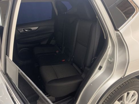 Used 2019 Nissan Rogue SV image 26