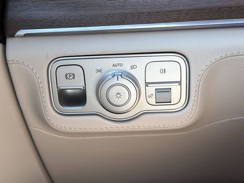 New 2026 Mercedes-Benz GLS 580 4MATIC image 23