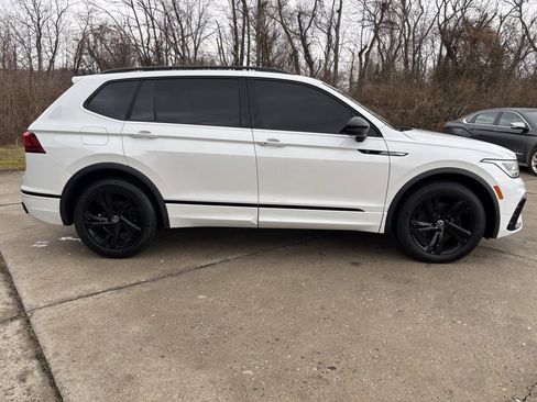 Used 2024 Volkswagen Tiguan SE R-Line image 8