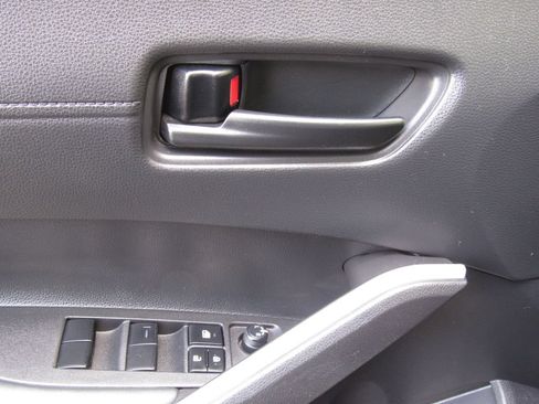 Used 2022 Toyota Corolla Cross LE w/ Moonroof Package AWD/4WD image 31