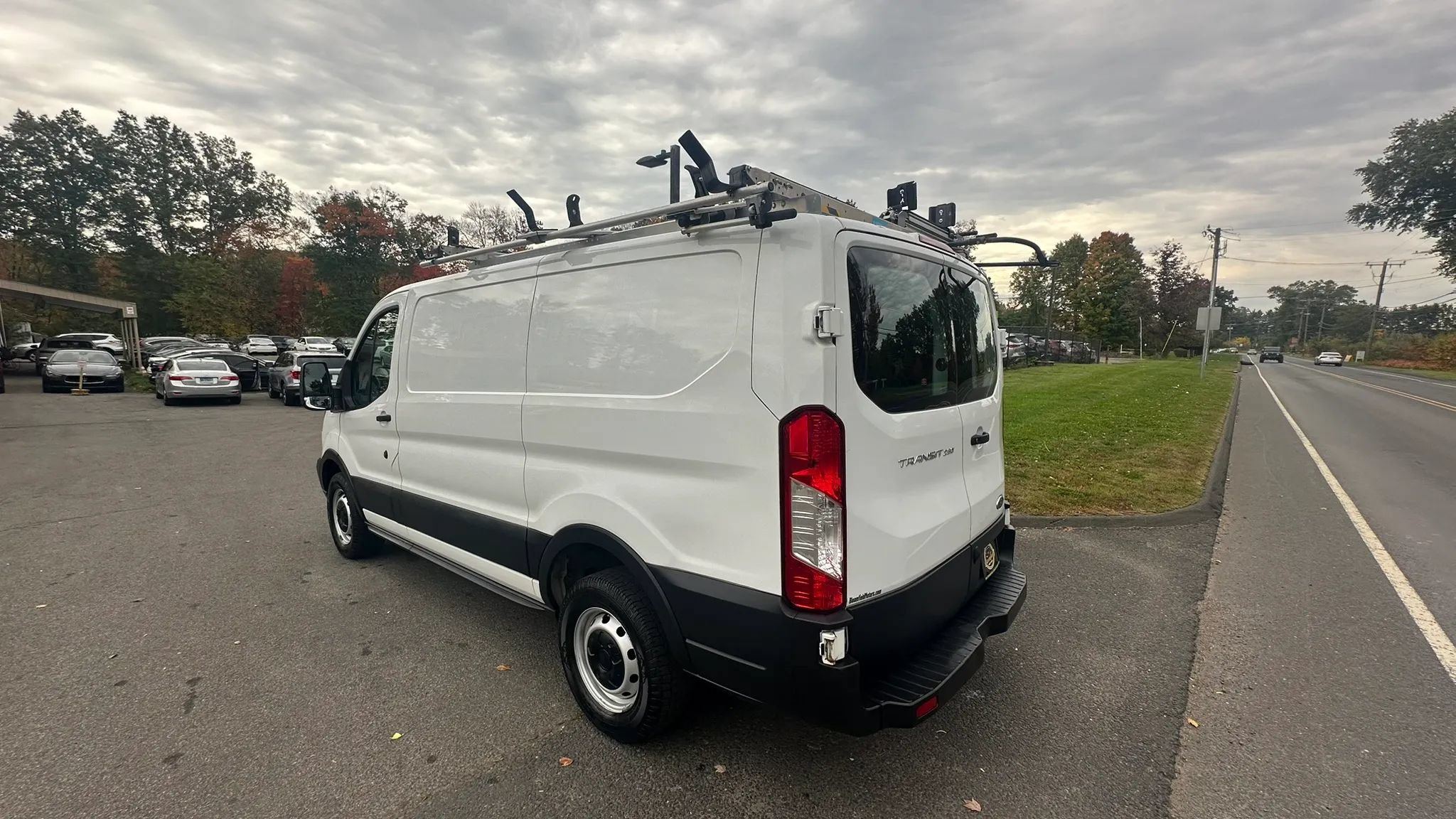 Used 2019 Ford Transit 250 130 Low Roof RWD image 7