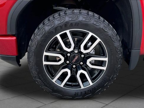 Used 2024 GMC Sierra 1500 AT4 w/ Technology Package AWD/4WD image 11