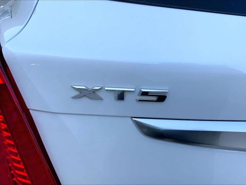 Used 2019 Cadillac XT5 Premium Luxury FWD image 33