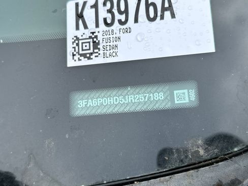 Used 2018 Ford Fusion SE w/ Equipment Group 201A image 3