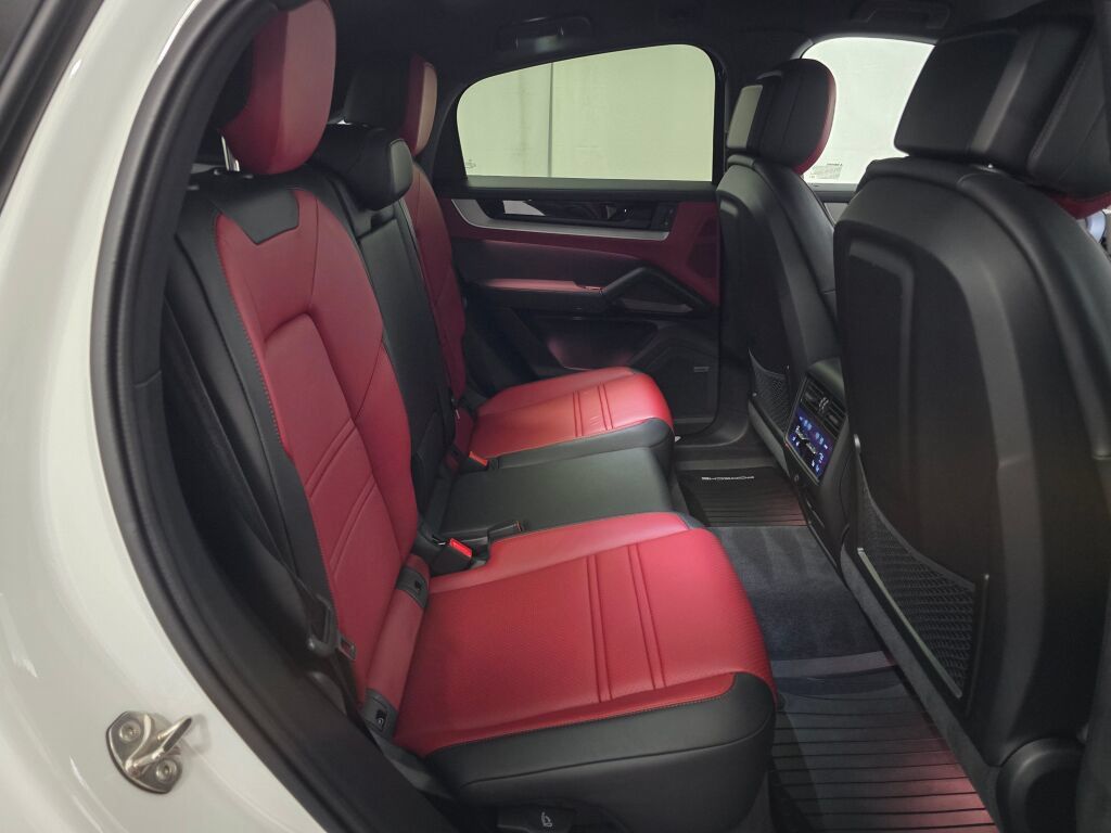 Certified 2026 Porsche Cayenne Coupe AWD/4WD image 25