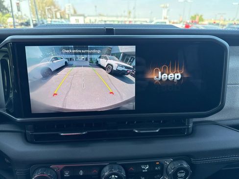 Used 2025 Jeep Wrangler Unlimited Sahara w/ Safety Group AWD/4WD image 23