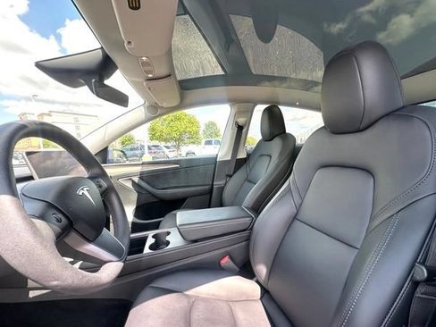 Used 2023 Tesla Model Y Long Range AWD/4WD image 24