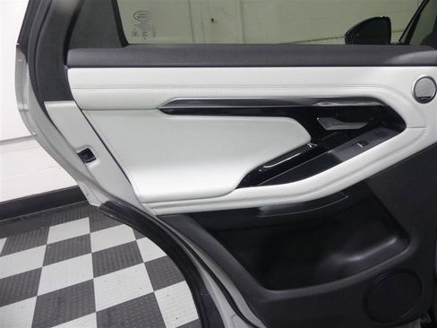 Used 2020 Land Rover Range Rover Evoque R-Dynamic SE AWD/4WD image 23