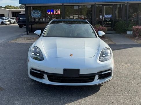 Used 2018 Porsche Panamera image 3