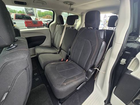 Used 2017 Chrysler Pacifica LX FWD image 27