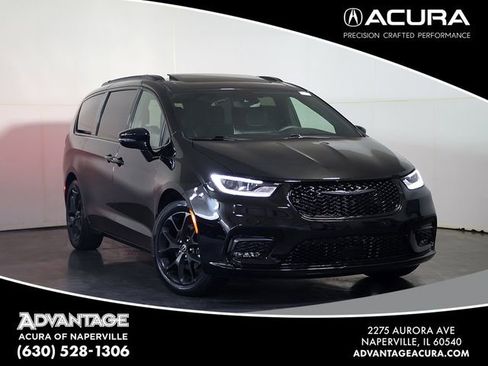 Used 2025 Chrysler Pacifica Limited FWD image 1
