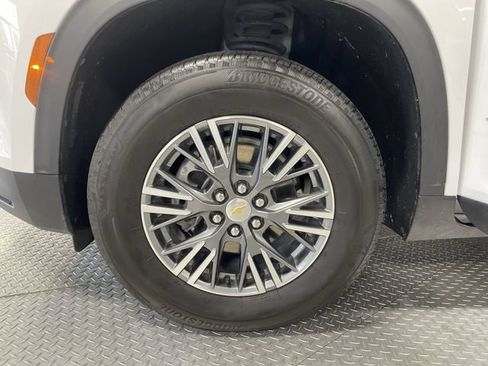 Used 2025 Chevrolet Traverse LT AWD/4WD image 10