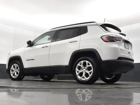 Used 2024 Jeep Compass Latitude AWD/4WD image 12
