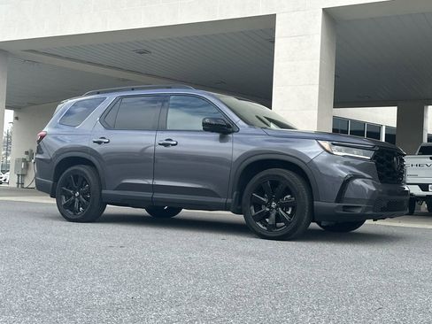 Used 2025 Honda Pilot Black Edition image 9
