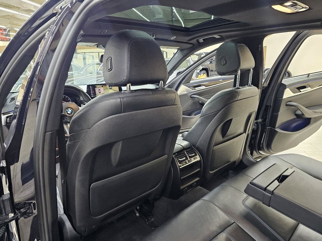 Used 2019 BMW 530i w/ M Sport Package RWD image 28