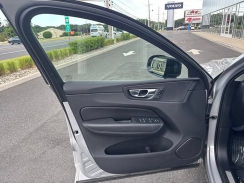 Used 2025 Volvo XC60 B5 Plus AWD/4WD image 19