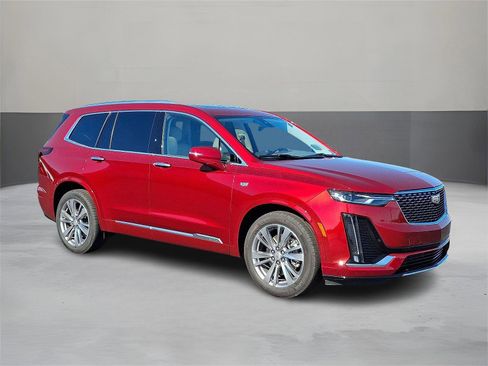 Certified 2024 Cadillac XT6 Premium Luxury image 3